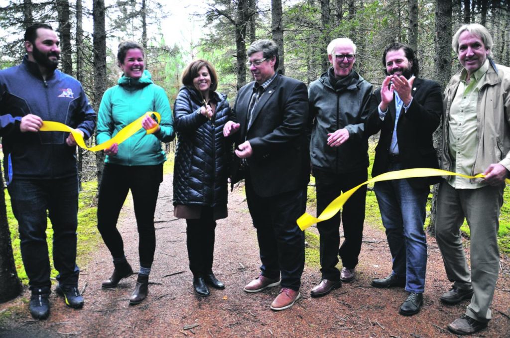 Un coup de main à Mont-Tremblant pour améliorer ses sentiers