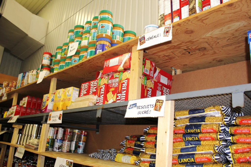 Le comptoir alimentaire pris d’assaut par les familles cet été