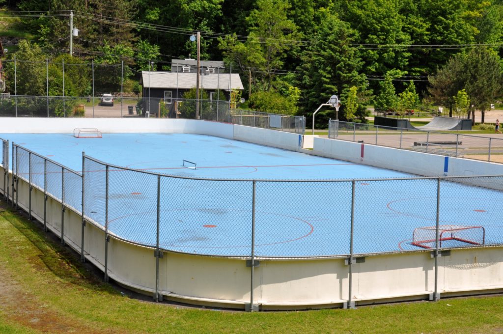 Suggestion d’un toit pour la patinoire du Village