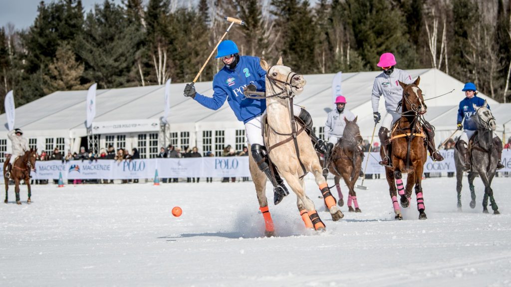 La star Nacho Figueras triomphe au polo sur neige