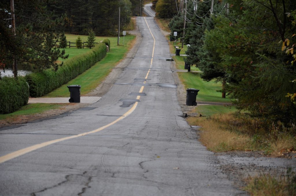 Des résidents demandent la réfection du 6e rang à Mont-Tremblant