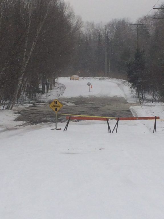 Une section du chemin Duplessis inondée