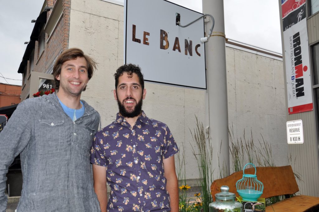 Deux jeunes audacieux proposent du cinéma au centre-ville