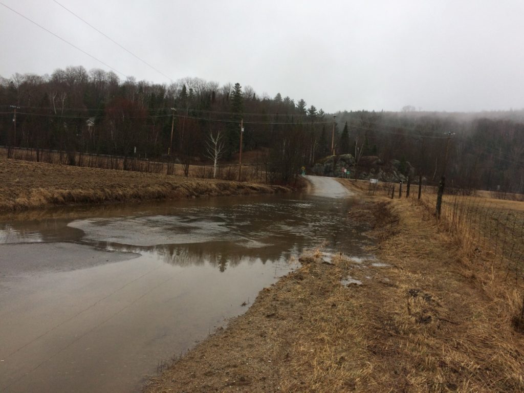L’eau monte à Mont-Tremblant…mais pas de manière critique