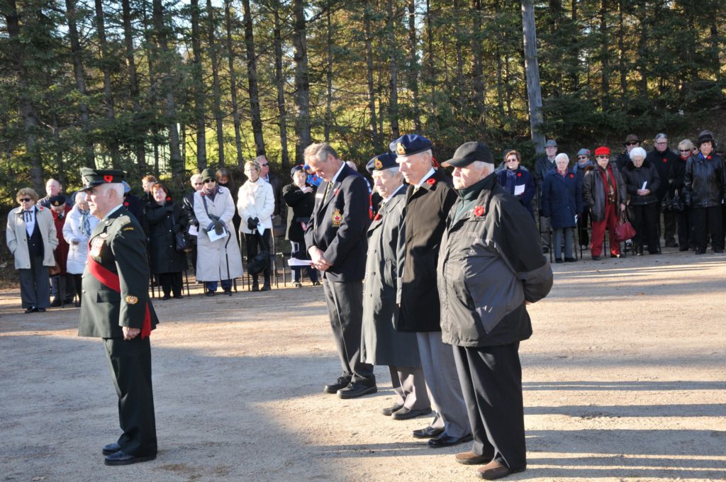 Jour du Souvenir 2015: une centaine de personnes à Arundel