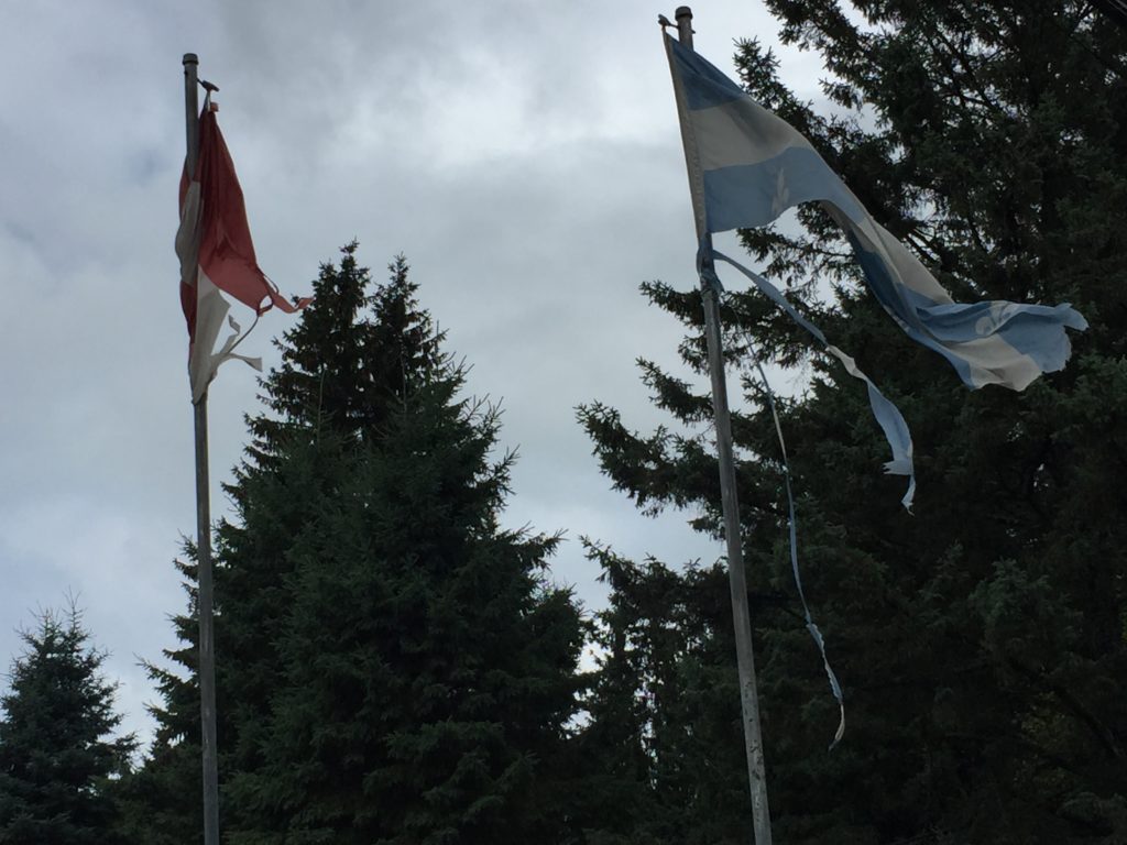Un citoyen dénonce les drapeaux en lambeaux à Mont-Tremblant