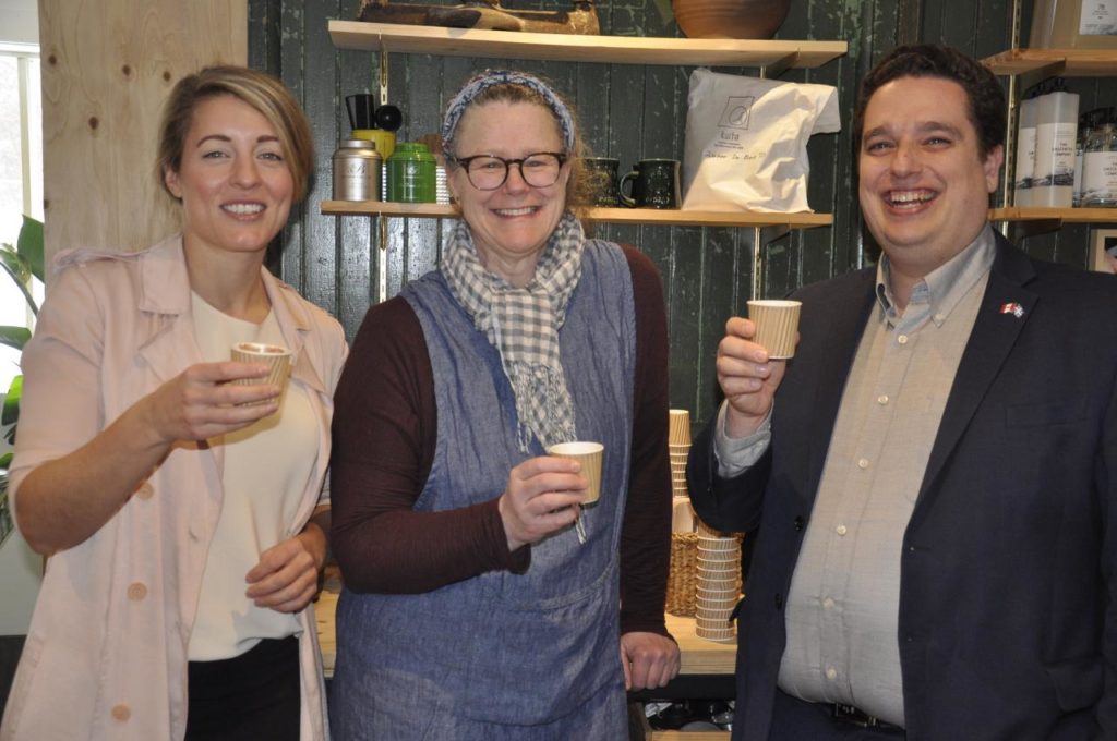 Visite éclair de la ministre Mélanie Joly à Mont-Tremblant