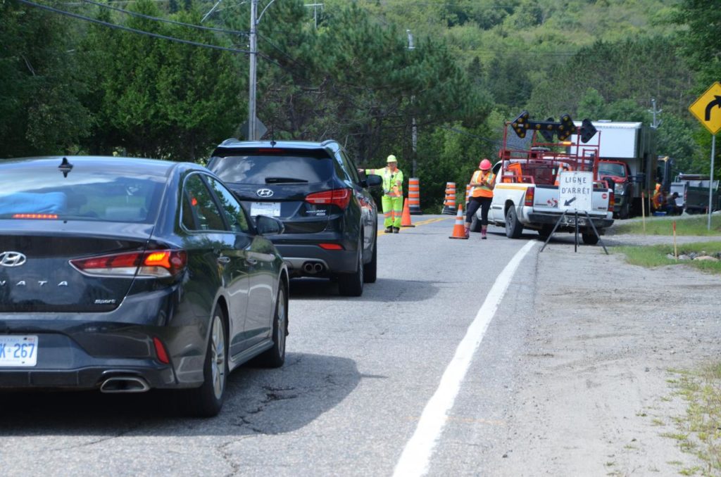 Circulation ralentie sur le chemin du Village