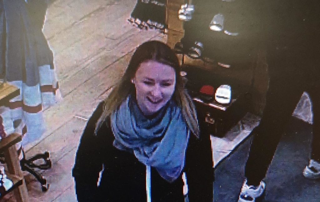 Vol à la tire sur un mannequin