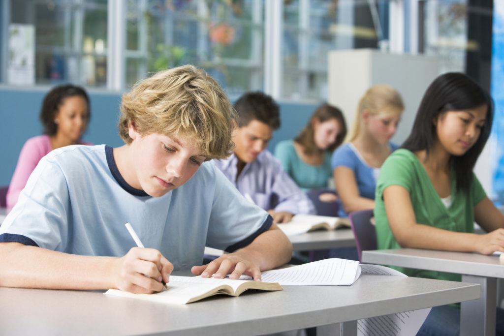 Jeunes de 12 à 17 ans : une vaccination à l’école ou dans les centres
