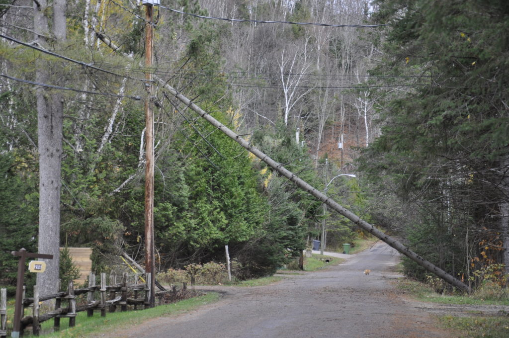 Les équipes d’Hydro-Québec progressent: encore 2106 foyers sans électricité