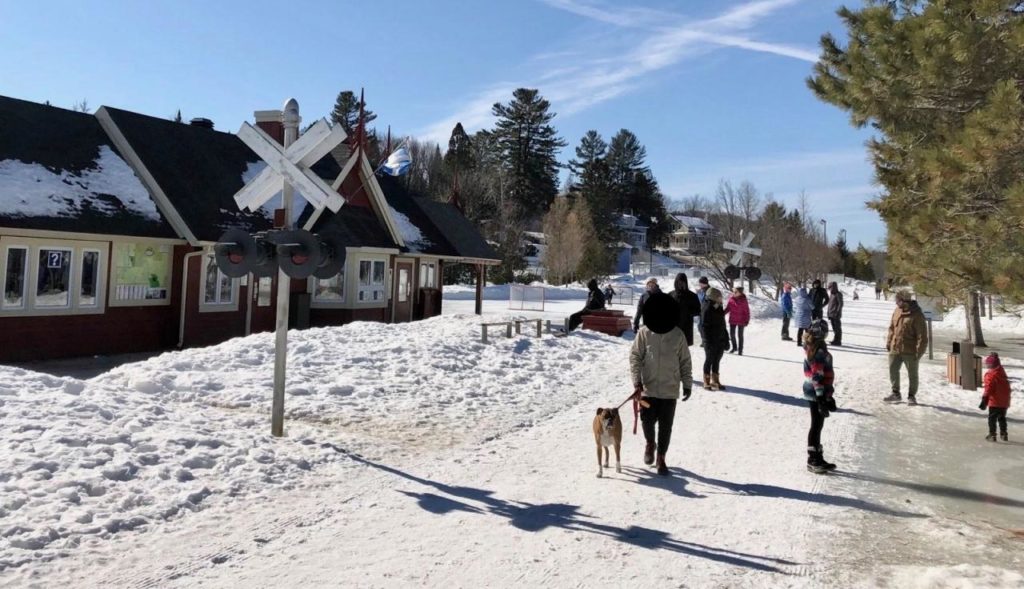 Trop de visiteurs dans la région malgré les consignes de Québec