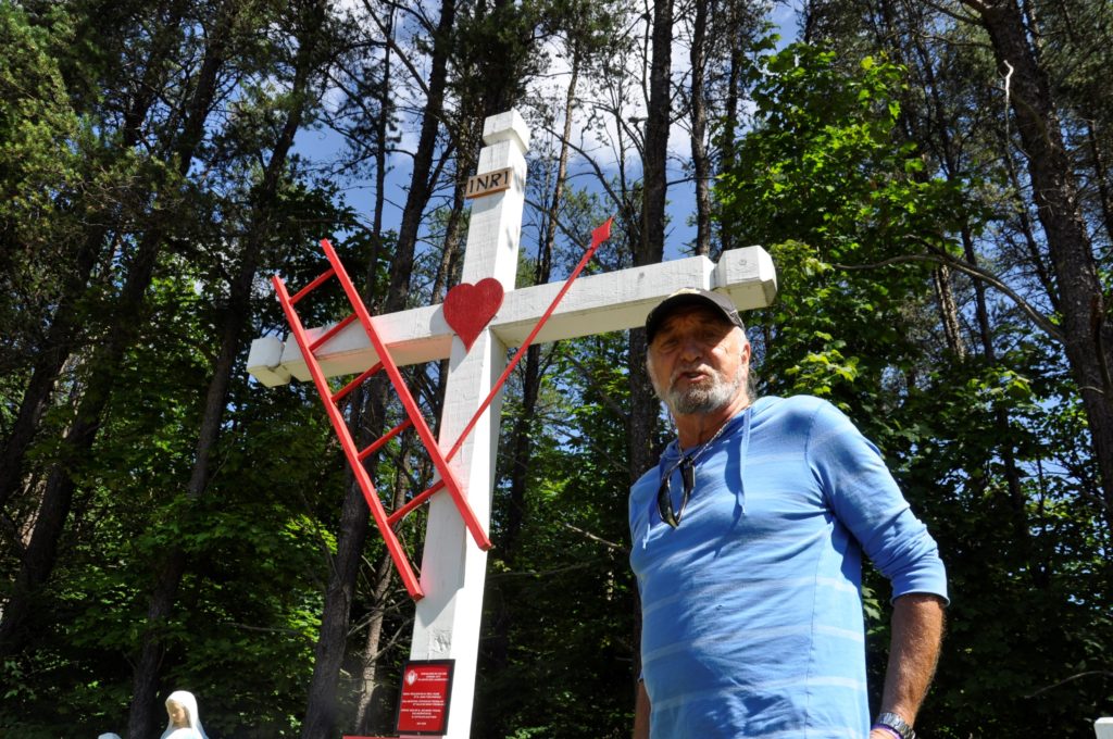 Les Chevaliers de Colomb redonnent vie aux croix de chemin