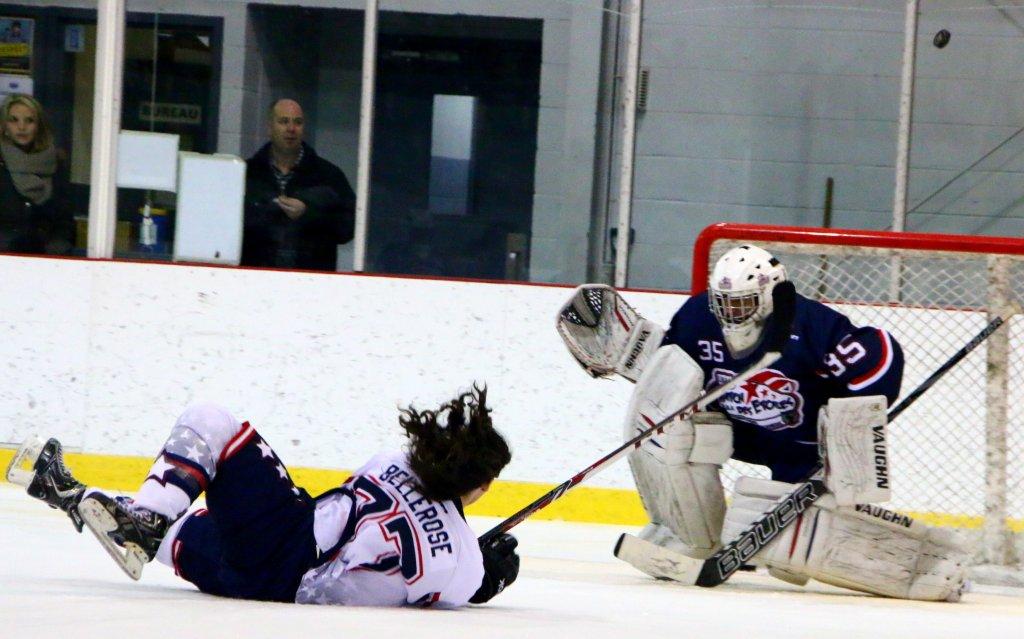 Les vedettes junior AA sur la glace dimanche