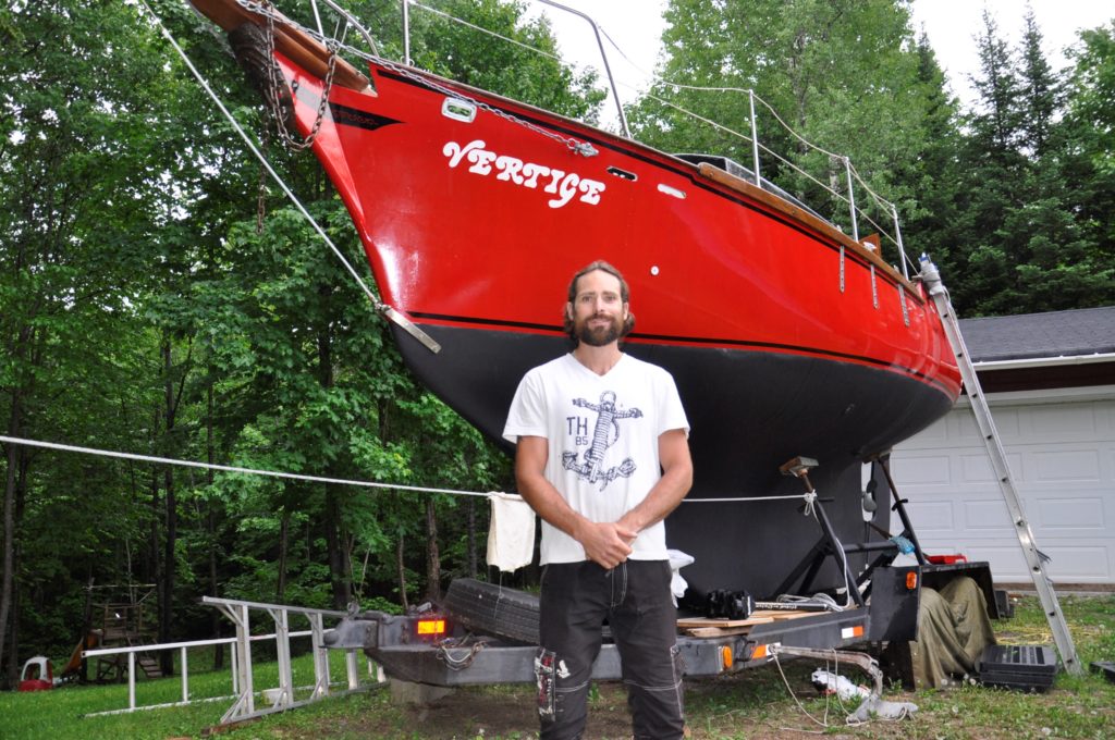 Mathieu Therrien part sur son voilier pendant un an