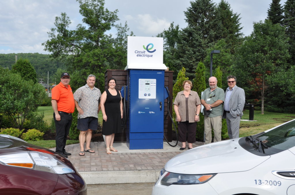 Une première borne de recharge électrique rapide en service