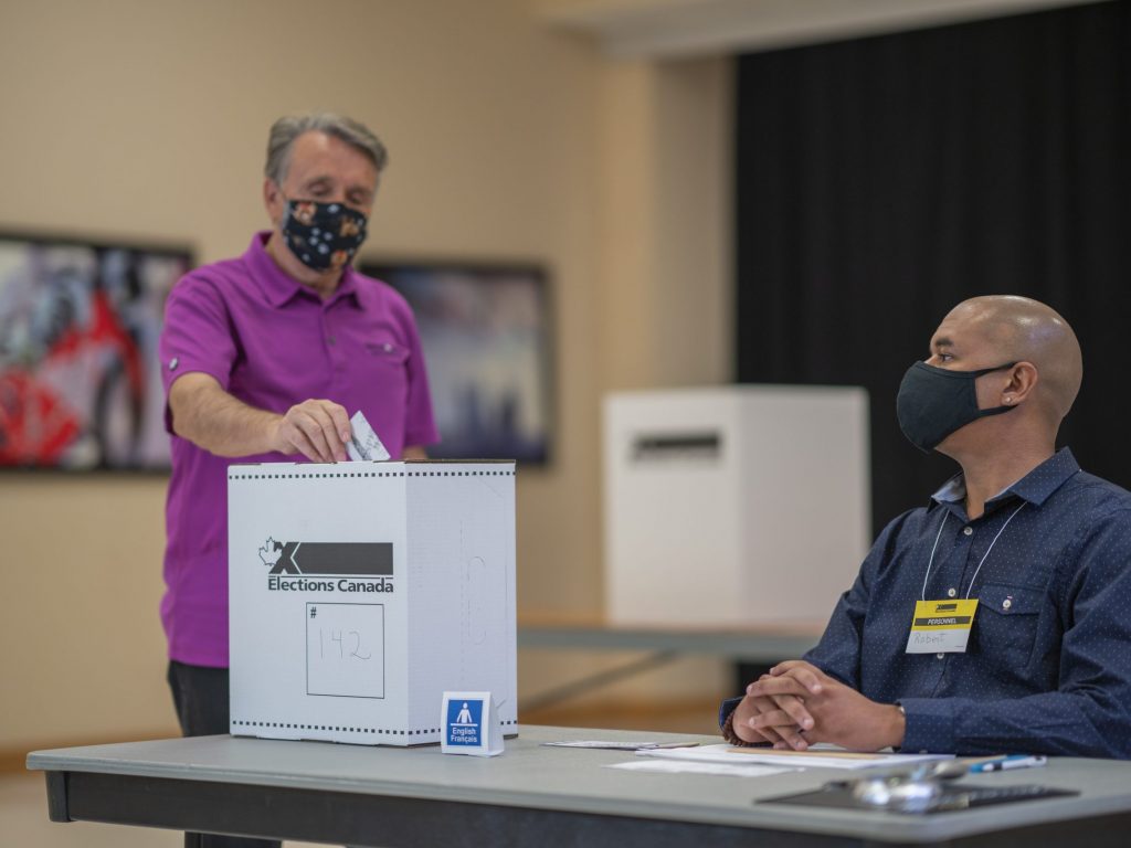 Le vote se poursuit jusqu’à 21h30