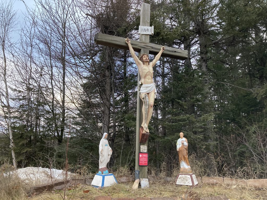 Encore du vandalisme à la croix sur la 117