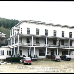 Une photo de l’Hôtel Mont-Tremblant en 1948. (Maureen Gallagher/St. Jovite-Mont Tremblant-St. Faustin-Lac-Carre Old Photos) 