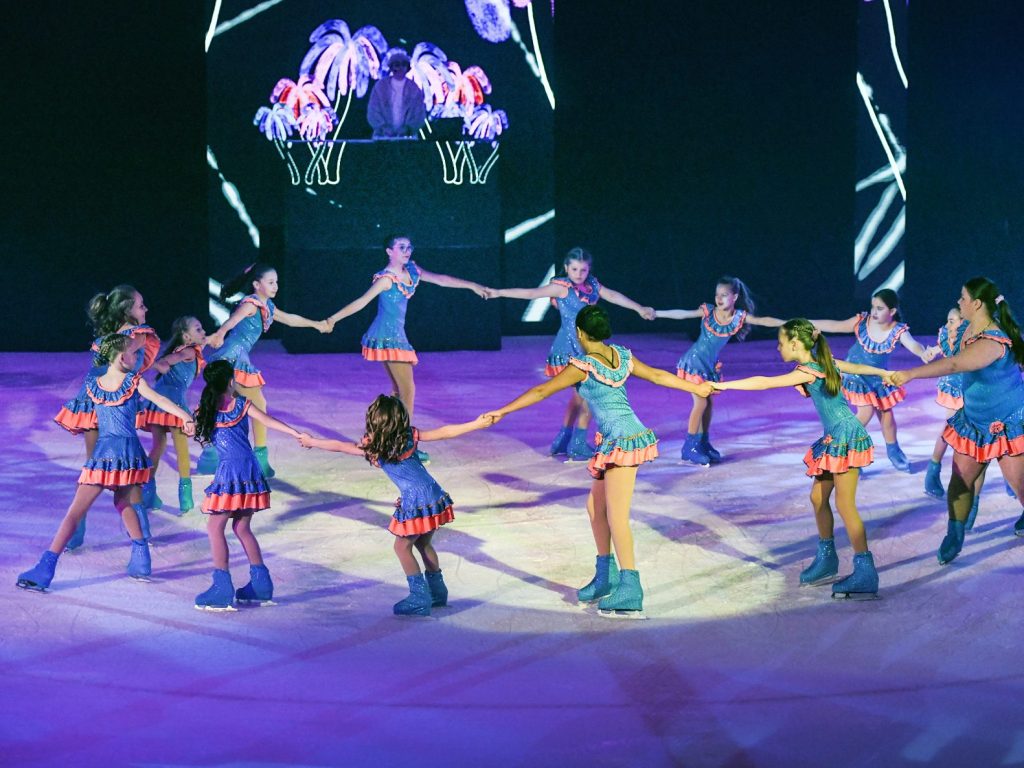 Le Club de Patinage Artistique émerveille avec sa Revue sur glace