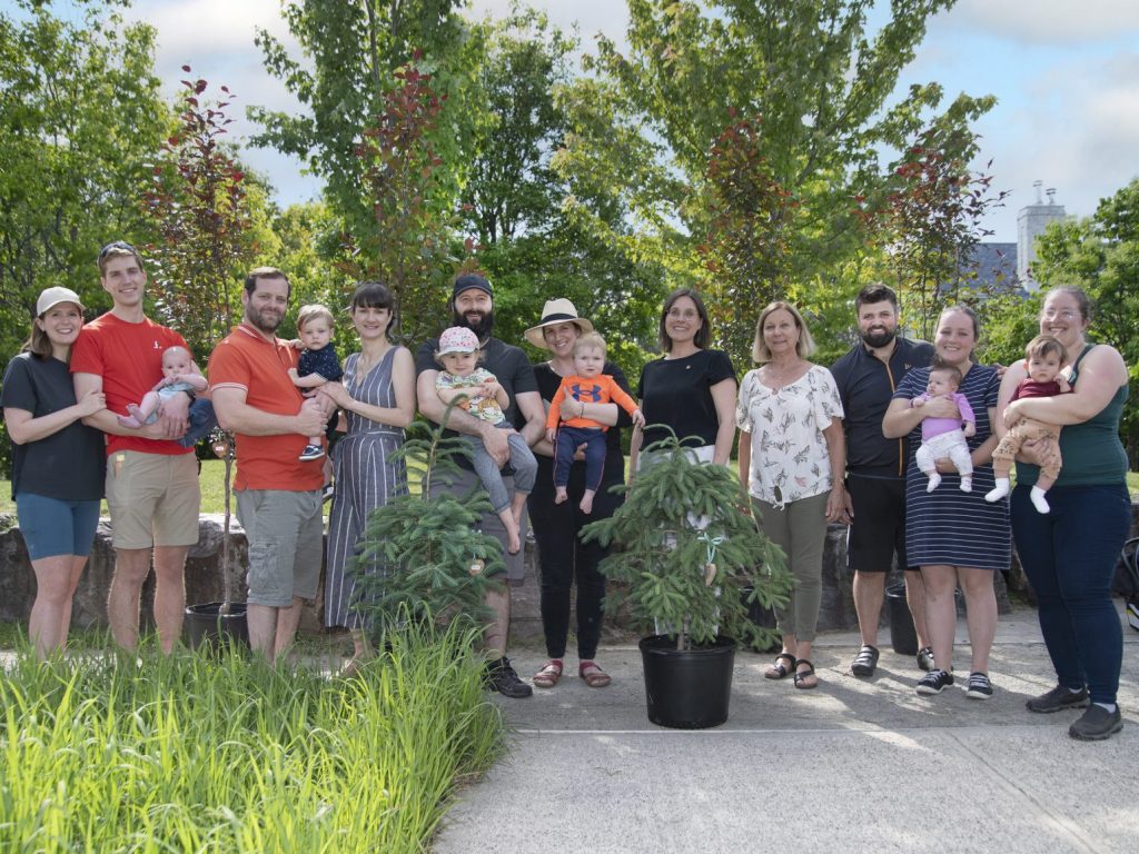 Six arbres plantés au Jardin des Naissances de Mont-Tremblant