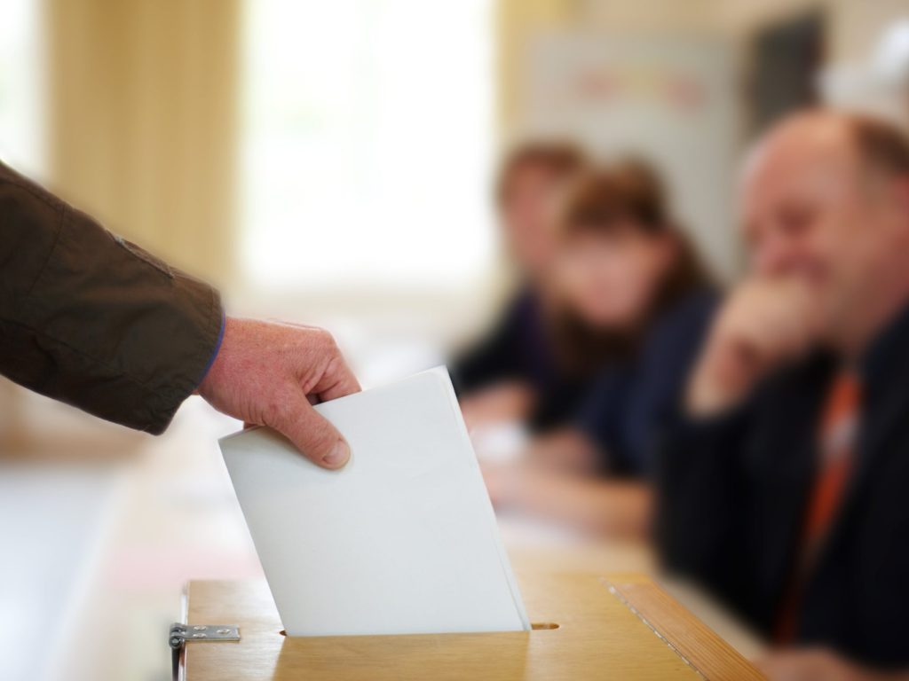 Arundel tient une élection partielle pour trois sièges