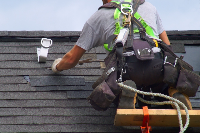 Pourquoi confier l’installation de toiture à un couvreur professionnel?