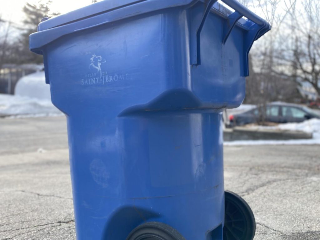 Des bacs bleus pour le recyclage sur l’ensemble du Québec