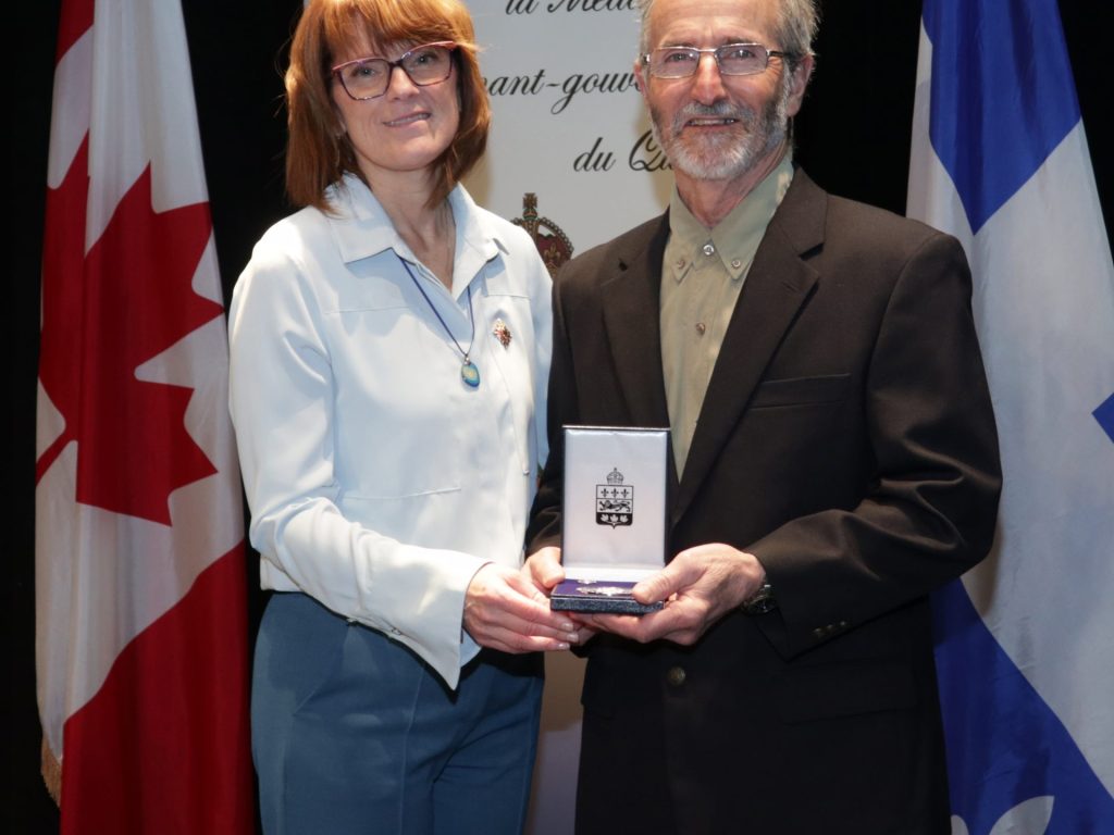 Le regretté Jean-Maurice Raymond reçoit la médaille de la lieutenante-gouverneure du Québec