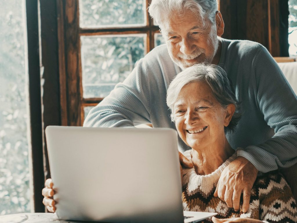 Vers un vieillissement actif: découvrez la plateforme en ligne pour les aînés
